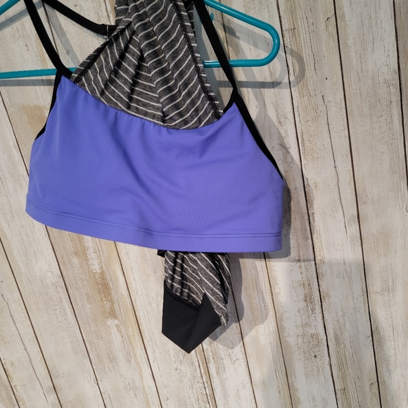 NIKE athletic race back tank top with built-in sports bra. - Picture 4 of 7